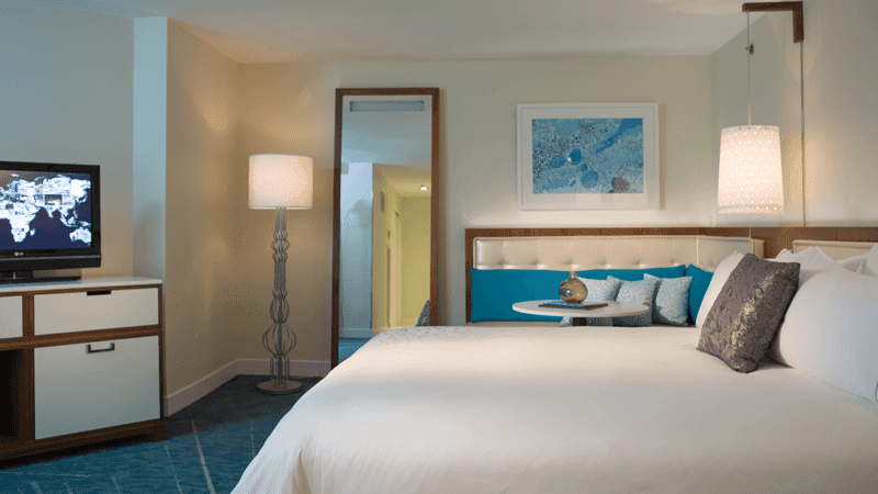 aruba_renaissance_resort_guestroom_bed