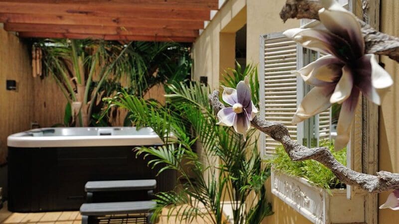 bonaire_bamboo_boutique_jacuzzi