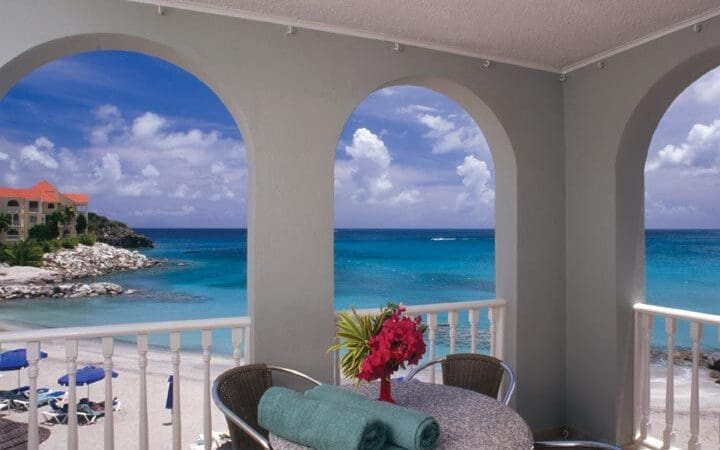 maarten_divi_little_bay_beach_balcony