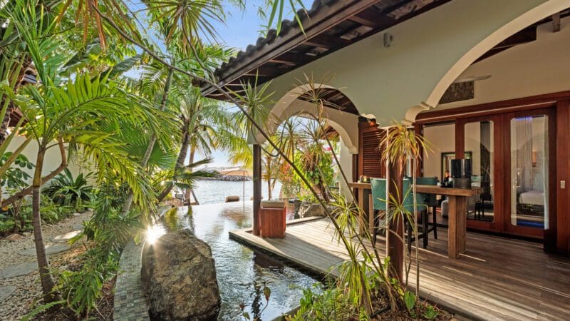 Baoase Luxury Resort Superior Beachfront Pool Suite (7)
